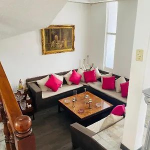 Cosmopolitan Providencia Hostal